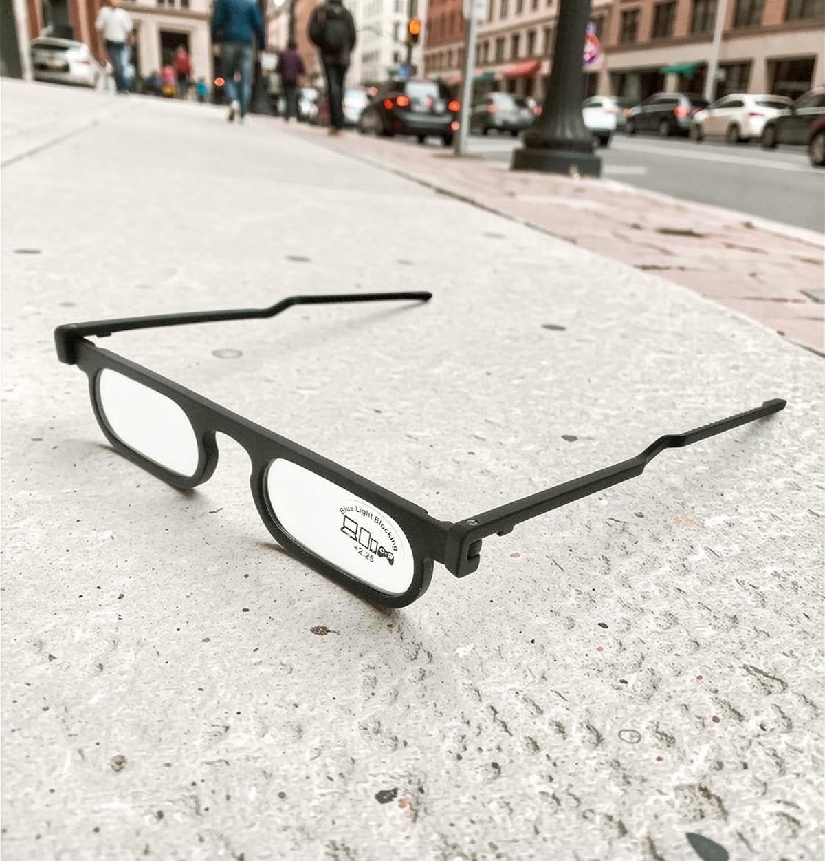 Esperto Move On thin blue cut reading glasses Black, lifestyle