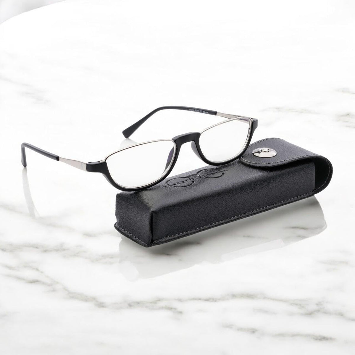 Esperto Saturn Black blue cut reading glasses, lifestyle view